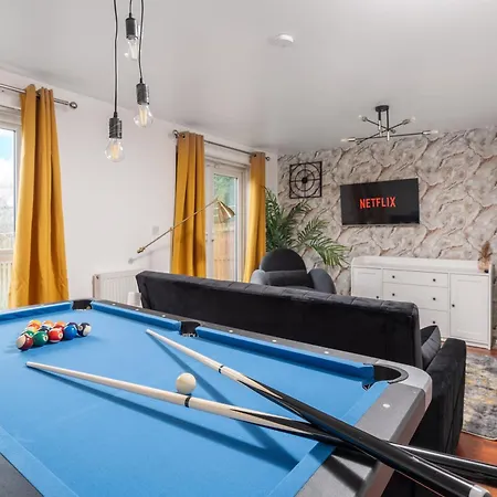 Coop Arena & Etihad - Free Parking - Pool Table-2